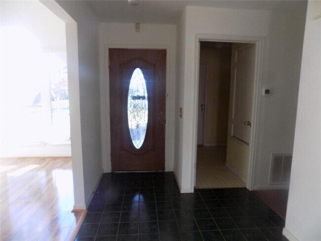 Building Photo - 209 Crystal Knoll Blvd