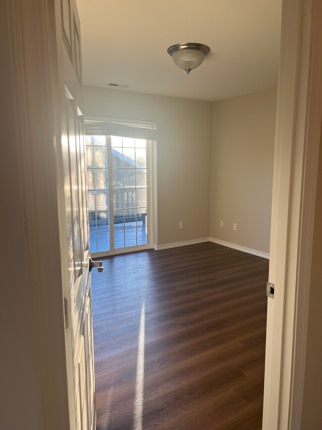Building Photo - 301 Brant Ln