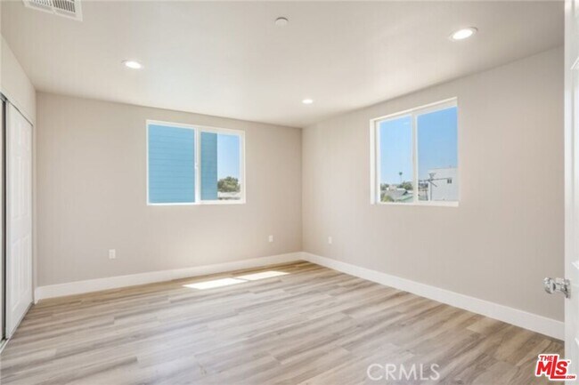 Building Photo - 1821 S New England St