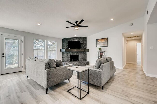 Building Photo - 7822 Manassas Dr