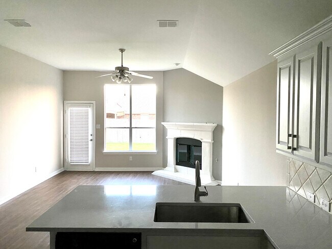Building Photo - 2692 Lake Ridge Dr