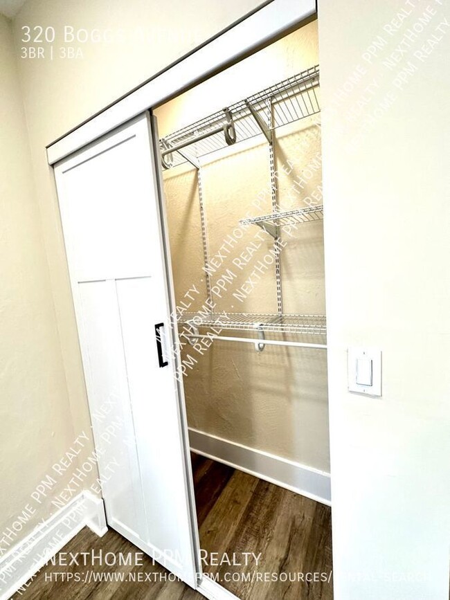 Building Photo - 320 Boggs Ave