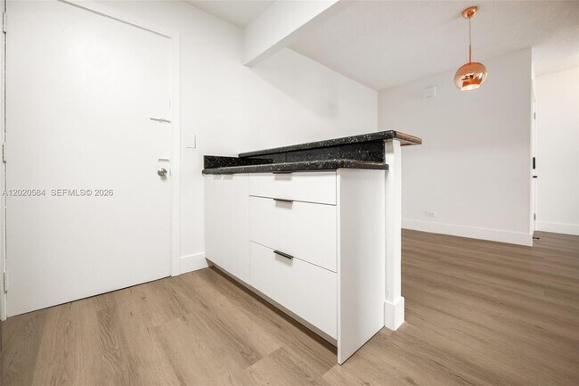 Building Photo - 8107 SW 72nd Ave