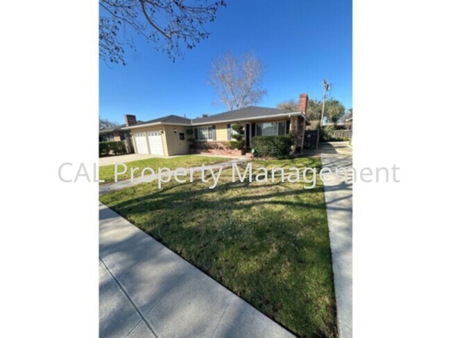 Building Photo - South Salinas 3 Bedroom, 2 Bath Home
