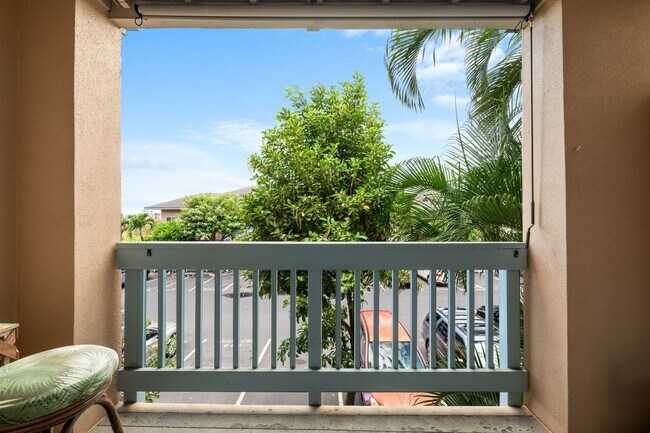 Building Photo - 2 Bed / 2 Bath Bridge-Level Condo with Ocean View & 2 parking stalls