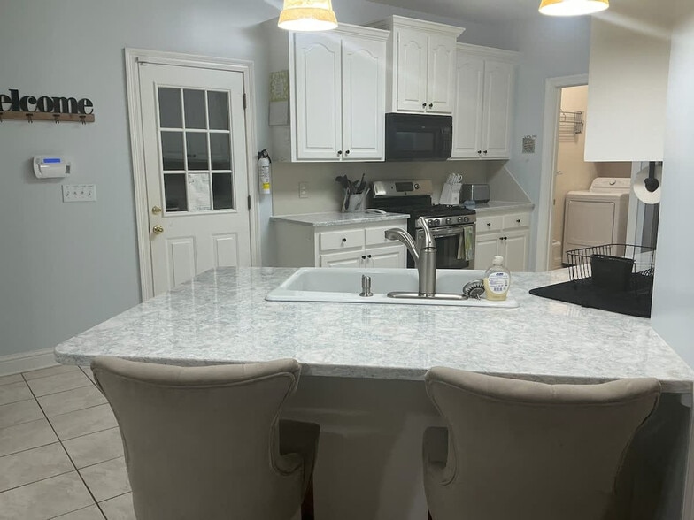 Building Photo - 904 S 34th Ave