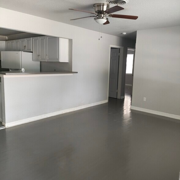 Building Photo - 2106 Brantley Ave