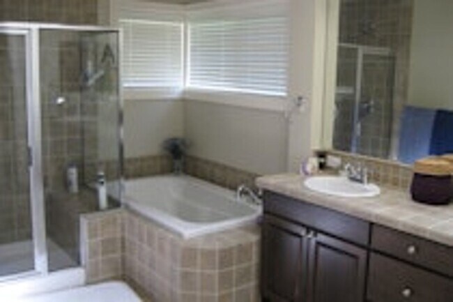 Building Photo - 4bd/3.5Ba Bothell Sanctuary