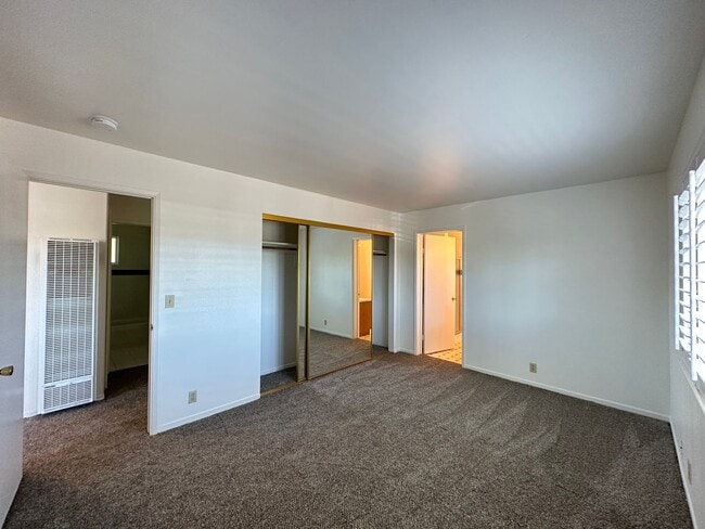 Building Photo - Top Floor of Benicia Duplex