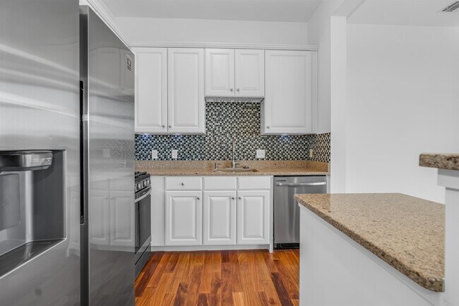 Building Photo - 55 Mallory Ave