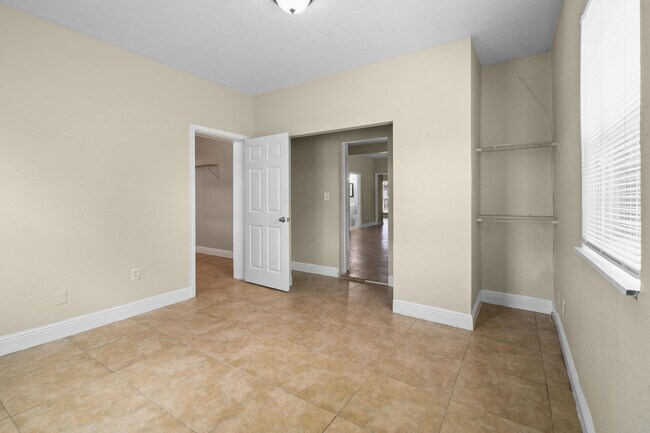 Building Photo - 3721 Henry Ave