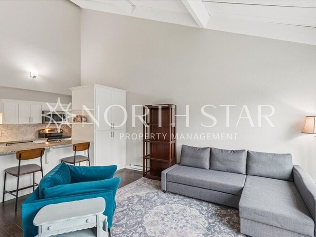 Building Photo - Mt. Park Condo with High Ceilings