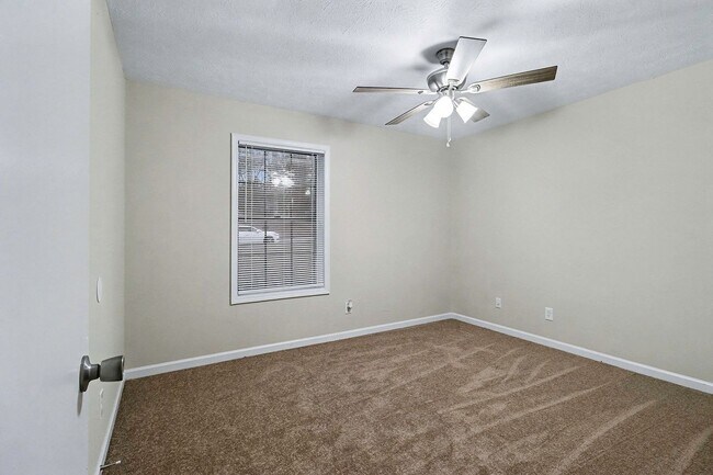 Building Photo - Renovated 3 Bedroom 2 Bath Home