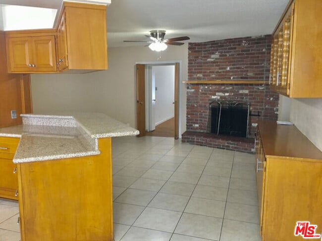 Building Photo - 548 Hill St
