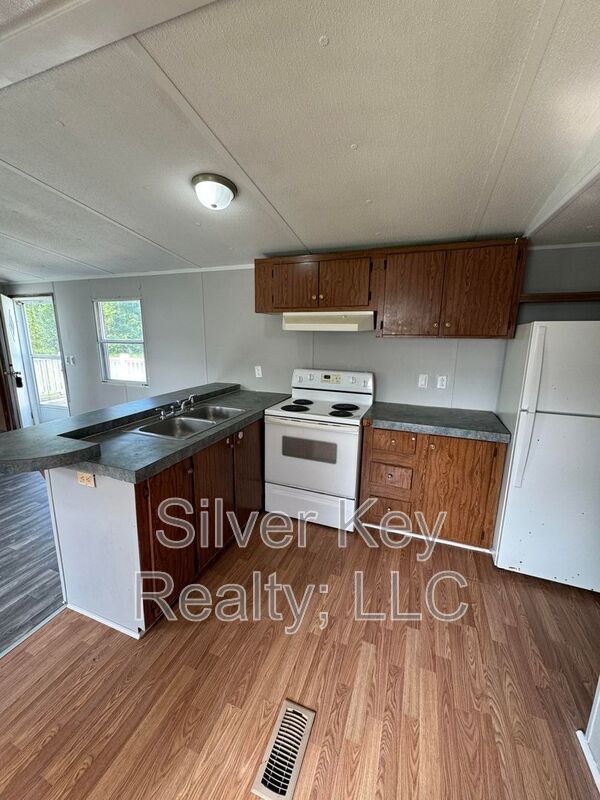 Building Photo - 270 Co Rd 213