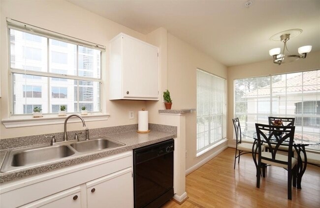 Building Photo - 3231 Allen Pkwy