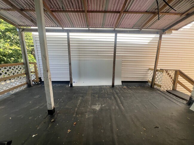 Building Photo - 857 E Market St