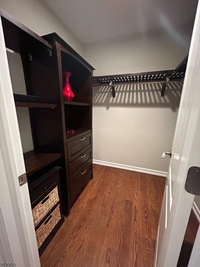 Building Photo - 220 Butternut Dr