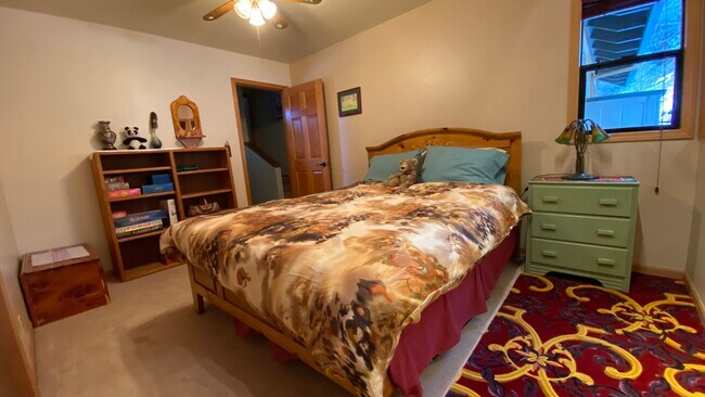 Bedroom 3 Queen - 26927 Manzanita Ct