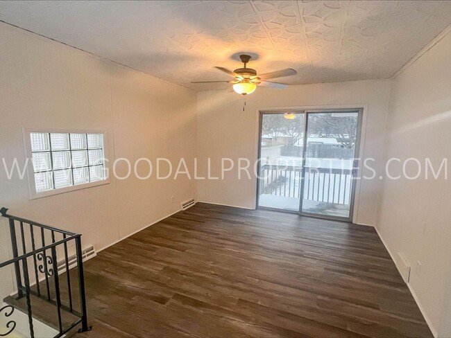 Building Photo - 3 Bedroom 2 bath with a huge fenced in bac...