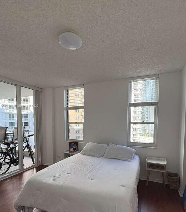 Building Photo - 701 Brickell Key Blvd