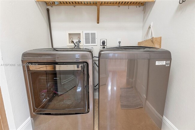 Building Photo - 9564 Exbury Ct