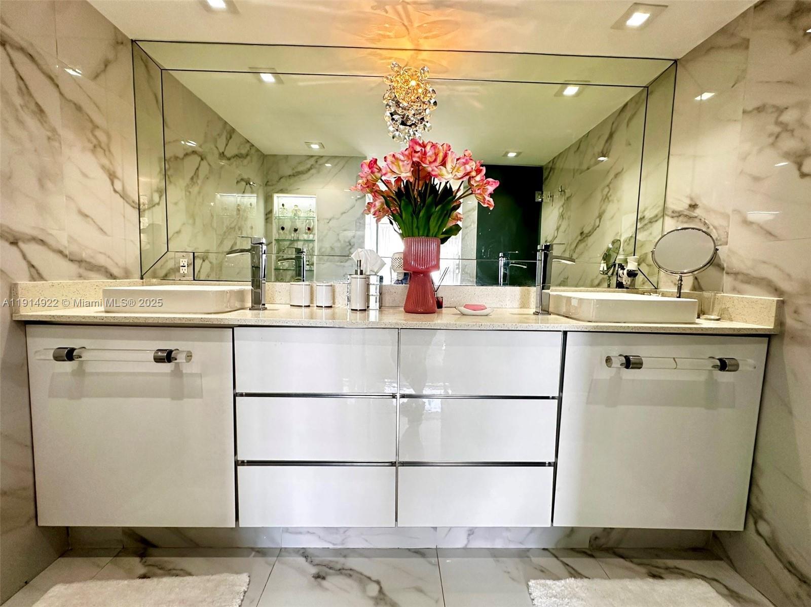 Building Photo - 6770 Indian Creek Dr