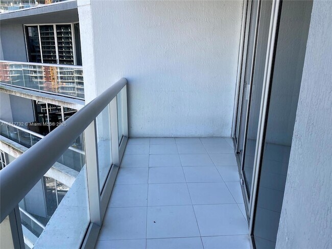 Building Photo - 475 Brickell Ave