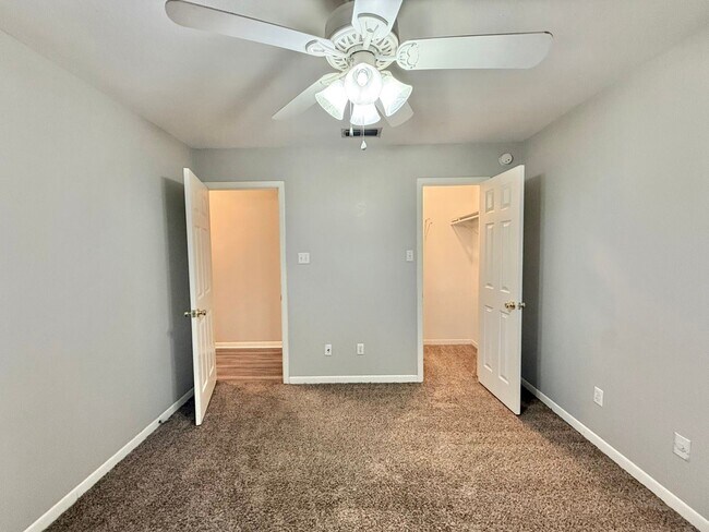 Building Photo - Langley Westminster Duplex