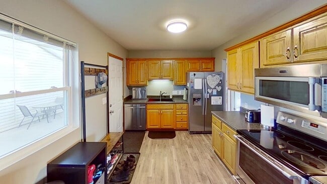 Building Photo - Main level living, brick duplex in quiet N...