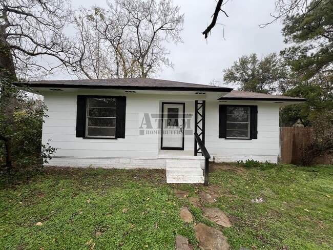 Building Photo - Renovated 2 Bed 1 Bath house for rent in Trinidad!