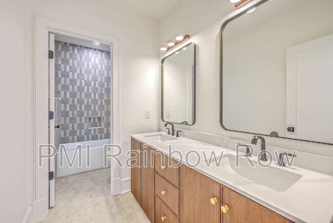 Building Photo - 755 Adluh St