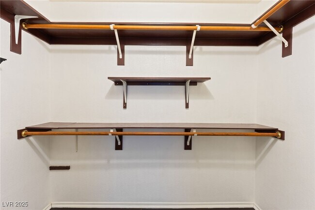 Building Photo - 857 Lantham Pl