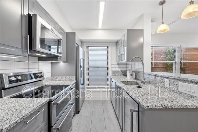 Building Photo - 220 2nd St SE