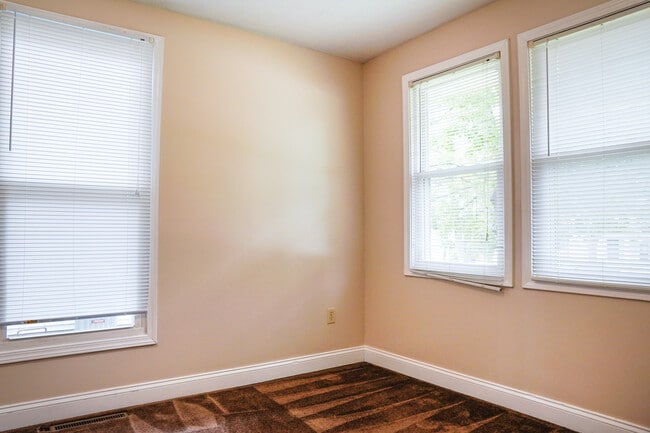 Building Photo - 124 Crain Ave