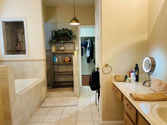 Building Photo - 21619 San Marino Dr