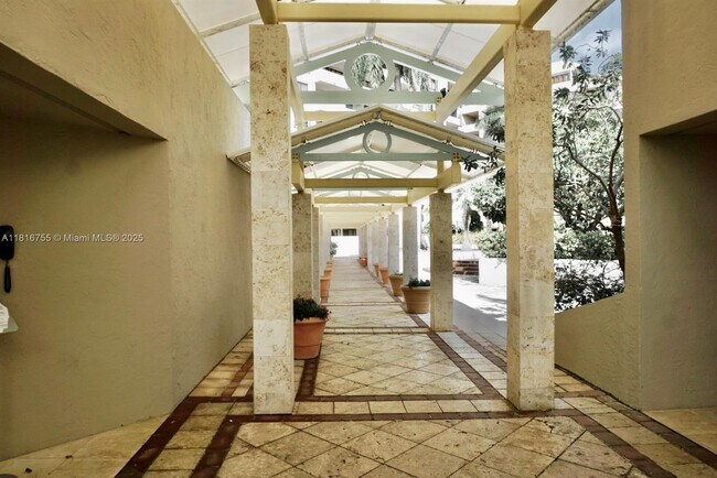 Building Photo - 151 Crandon Blvd