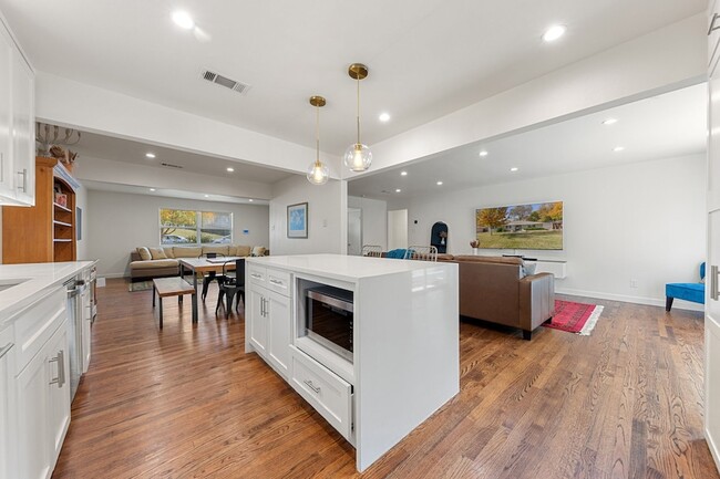 Building Photo - 8053 Claremont Dr
