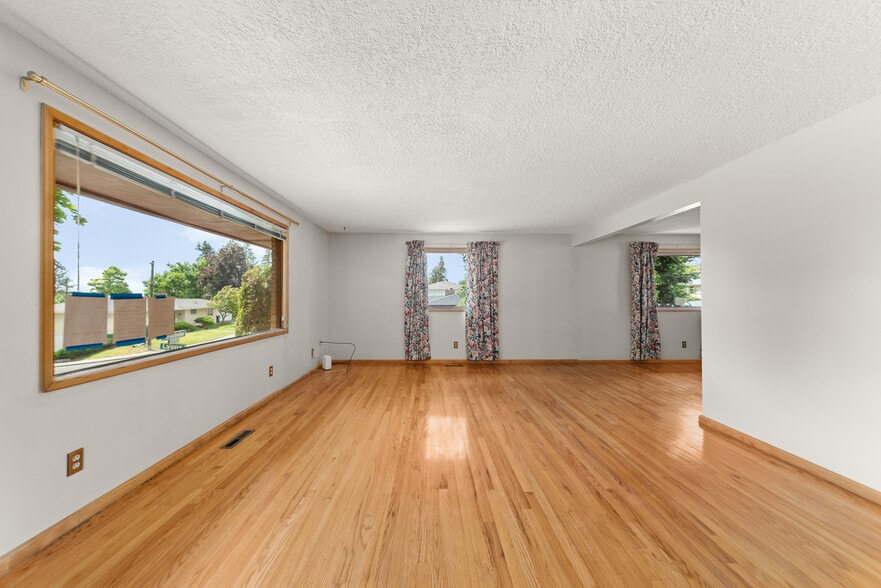 Building Photo - 6532 N Drumheller St
