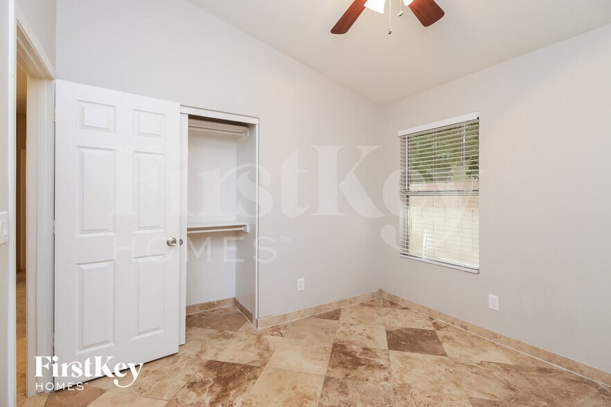 Building Photo - 1831 W Wildhorse Dr