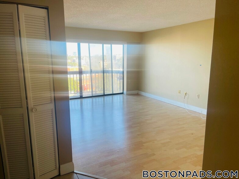 Building Photo - 15 N Beacon St