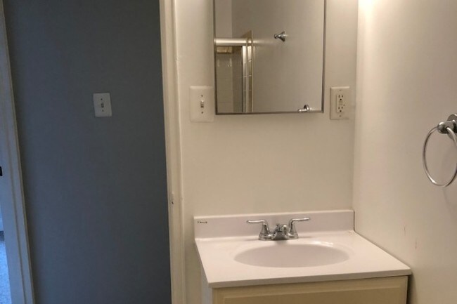 3rd Floor Bathroom - 3200 Haverford Ave