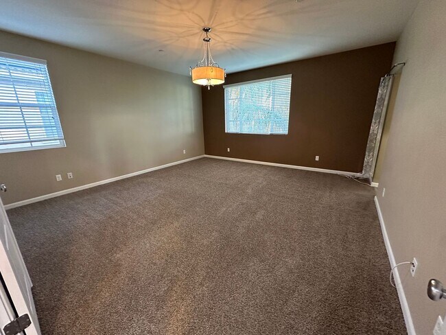 Building Photo - Beautiful 4 Bedroom, 3 Full Bath W/ Office...