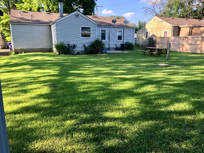 Building Photo - 1109 E Fredrickson Dr