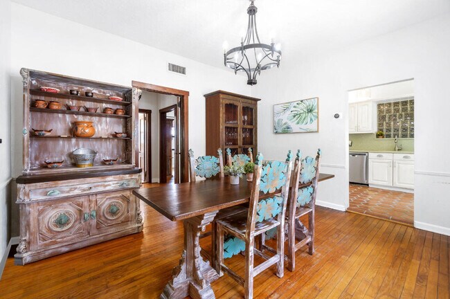 Building Photo - 400 33rd St