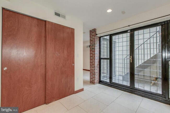 Building Photo - 1401 35th St NW