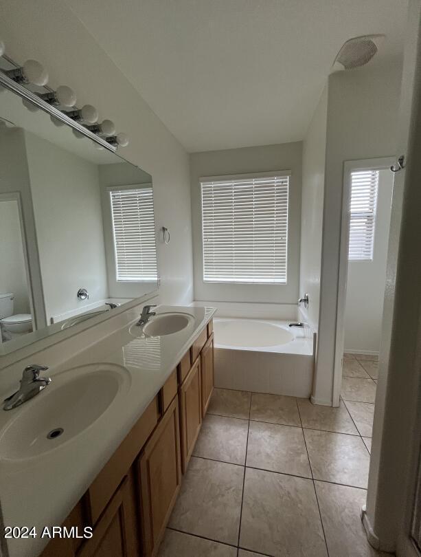 Building Photo - 4135 E Bellerive Dr