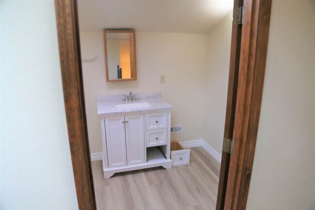 Building Photo - Seriously Spacious 5 bed 2 bath 36x20 Shop Garden Shed