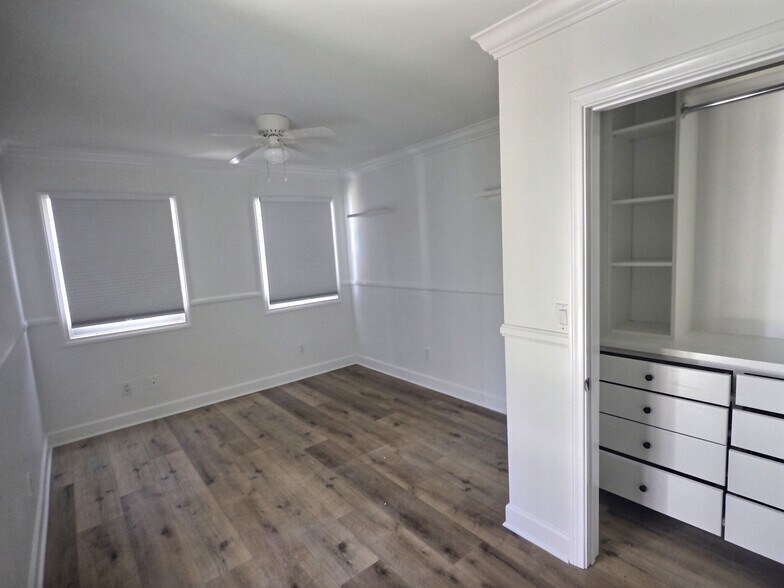 Building Photo - 3737 Paloma Dr