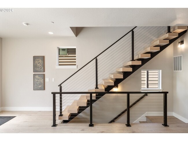 Building Photo - 617 SW Lobelia St